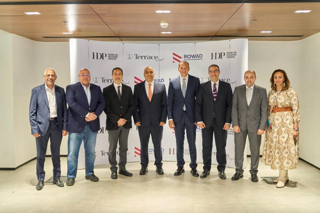 التعمير والإسكان العقارية (HDP) تتعاون مع رواد الهندسة الحديثة لتنفيذ مشروع Terrace Plaza – Clinics بمدينة الشيخ زايد بإستثمارات 1.1 مليار جنيه 1 IMG 20251106 WA0049