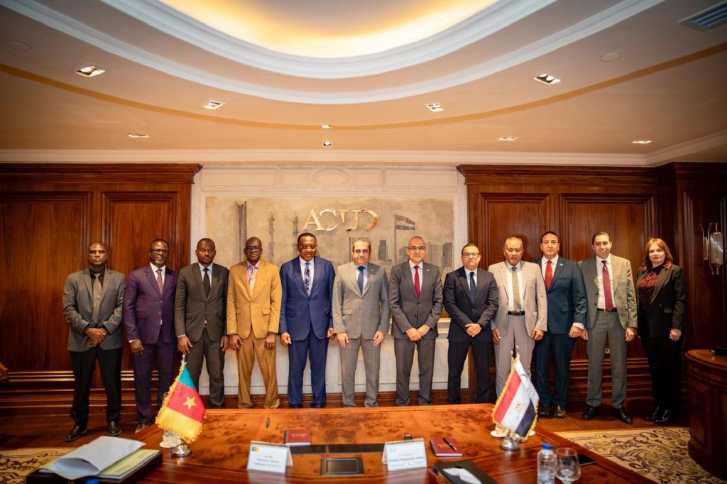 العاصمة الإدارية وسفارة جمهورية الكاميرون بالقاهرة توقّعان عقد بيع قطعتي أرض لإقامة المقر الجديد للسفارة بالحي الدبلوماسي 1 IMG 20251130 WA0012