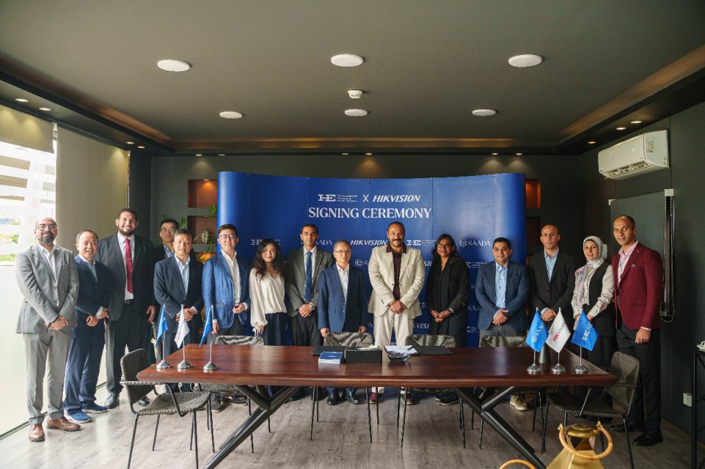 هورايزون مصر للتنمية العمرانية توقع اتفاقية إستراتيجية مع Hikvision لتطبيق حلول المدن الذكية 1 IMG 20251215 WA0017