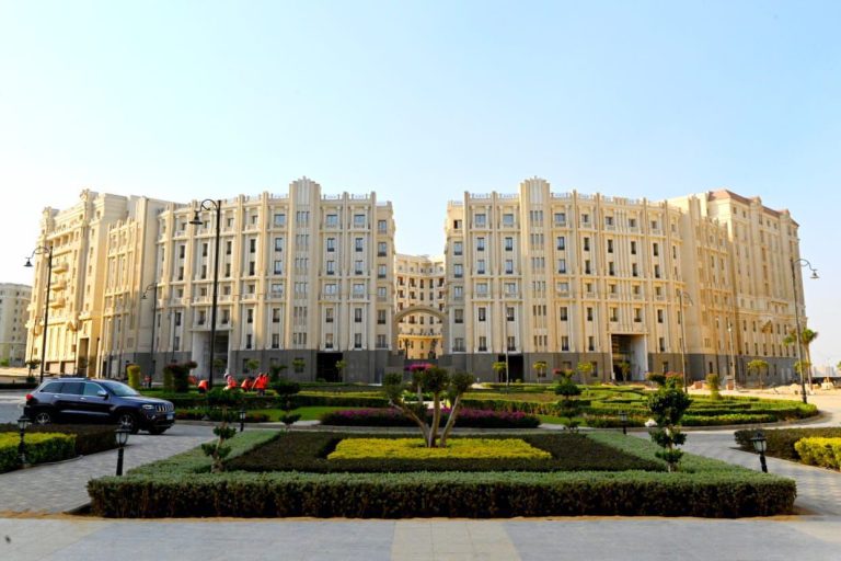 مسئولو جهاز العاصمة الجديدة يتفقدون الحي السكني الخامس (R5)لدفع الأعمال الجارية IMG 20251225 WA0004