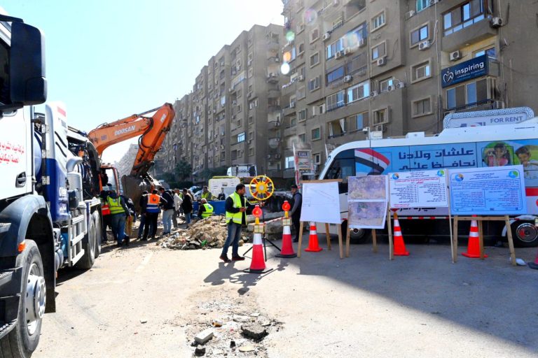 الإسكان تتابع أعمال ربط خط مياه الشرب الرئيسي بزهراء المعادي IMG 20260328 WA0010